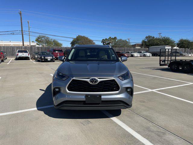 used 2023 Toyota Highlander car, priced at $36,995