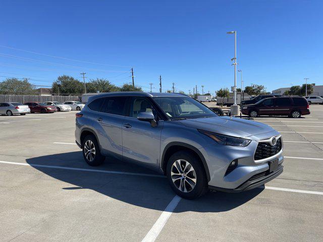 used 2023 Toyota Highlander car, priced at $36,995