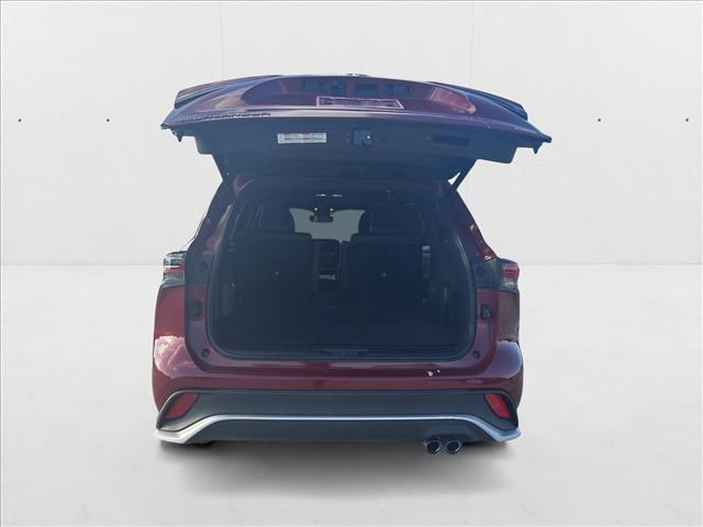 used 2023 Toyota Highlander car, priced at $37,888