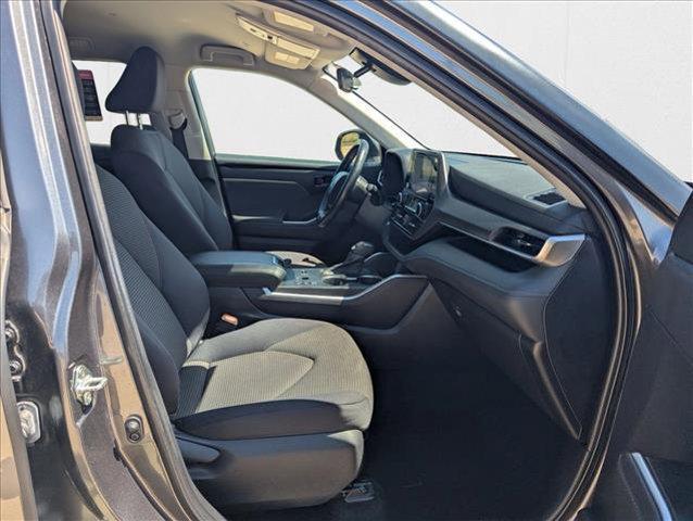 used 2023 Toyota Highlander car, priced at $30,995