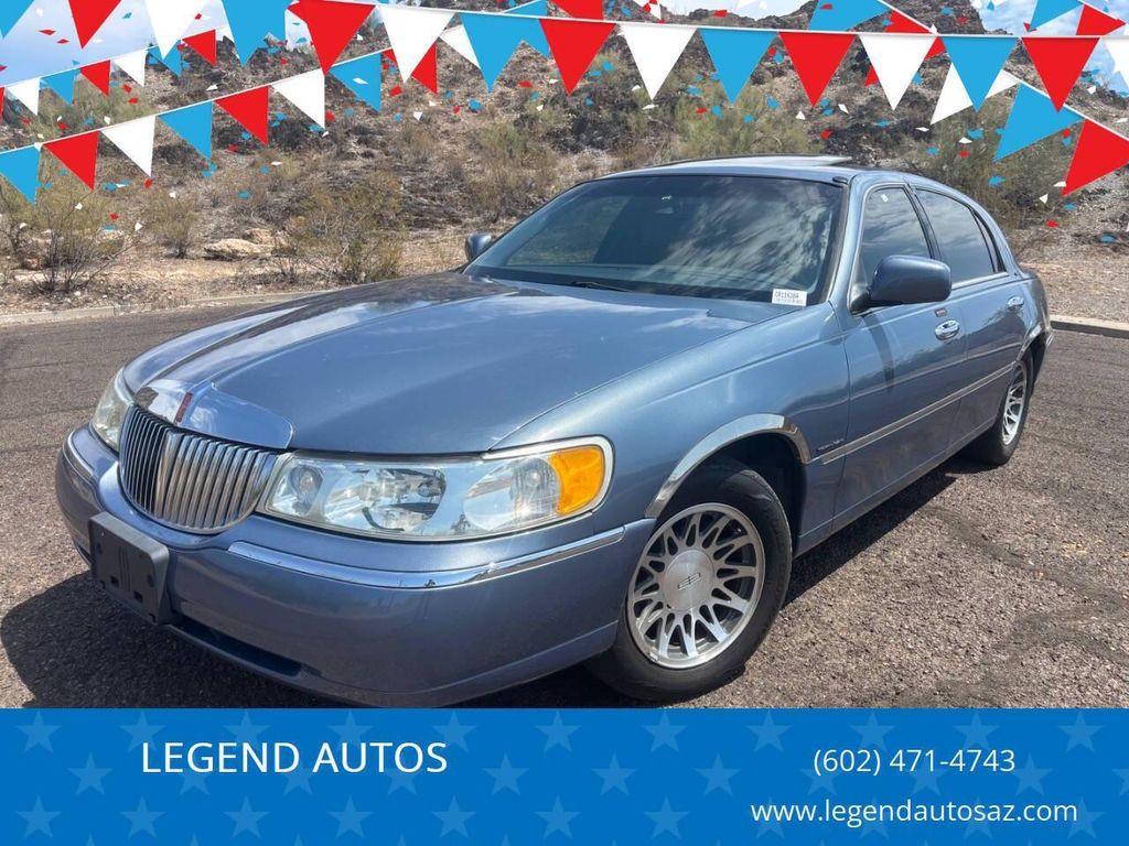 used 2000 Lincoln Town Car car, priced at $5,900