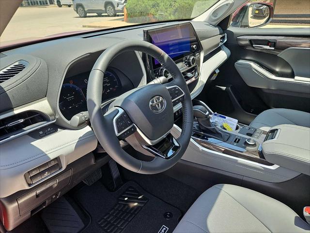 new 2025 Toyota Highlander car, priced at $54,821