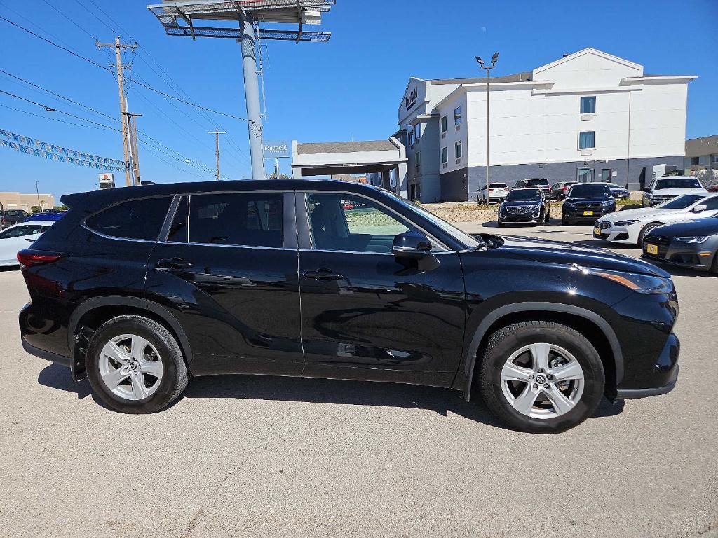 used 2024 Toyota Highlander car, priced at $38,877