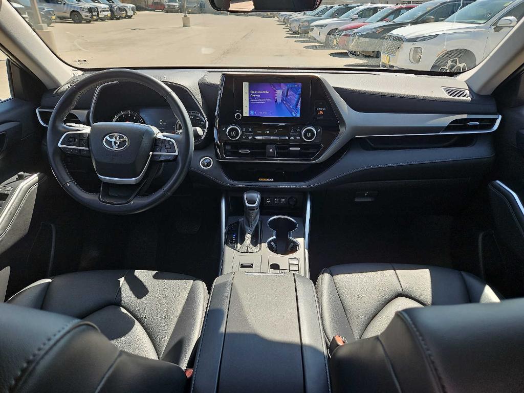 used 2024 Toyota Highlander car, priced at $41,998