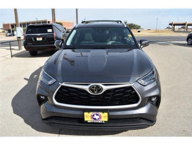 used 2022 Toyota Highlander car, priced at $32,545