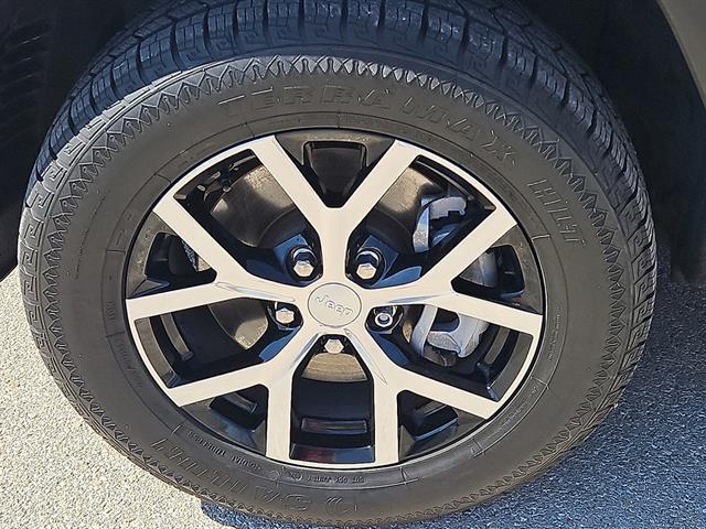 used 2024 Jeep Grand Cherokee L car, priced at $36,112