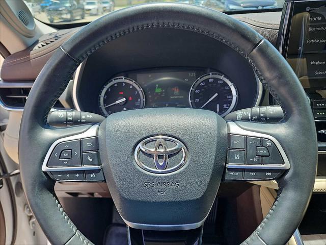 used 2022 Toyota Highlander car, priced at $36,777