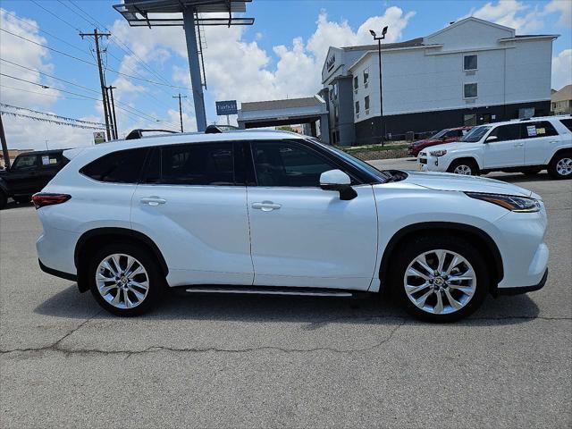 used 2022 Toyota Highlander car, priced at $36,777