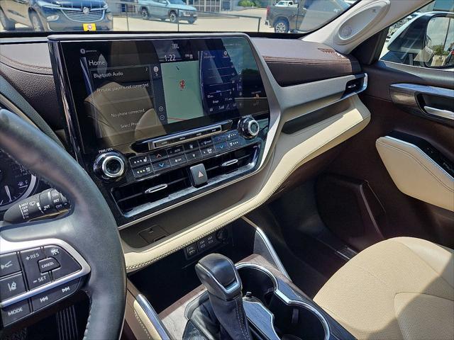 used 2022 Toyota Highlander car, priced at $36,777