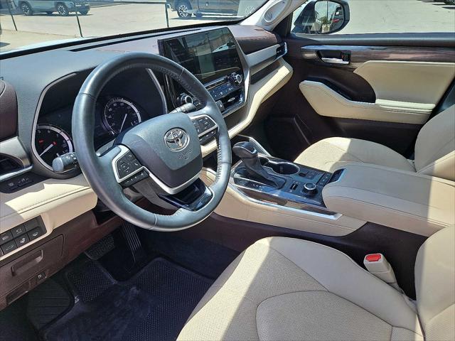 used 2022 Toyota Highlander car, priced at $36,777