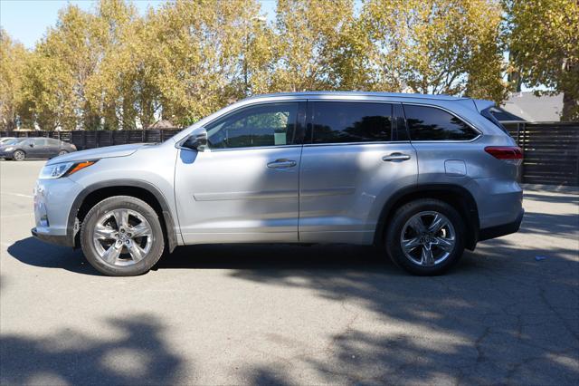 used 2019 Toyota Highlander car, priced at $28,900