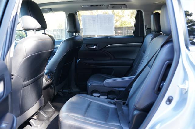 used 2019 Toyota Highlander car, priced at $28,900