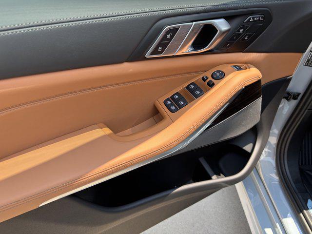 new 2026 BMW X7 car, priced at $100,165