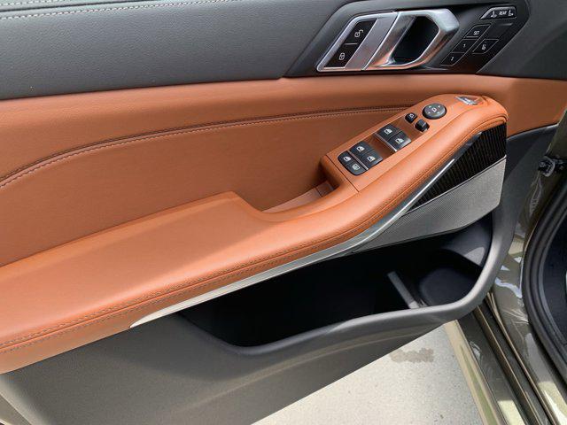 new 2026 BMW X7 car, priced at $118,625