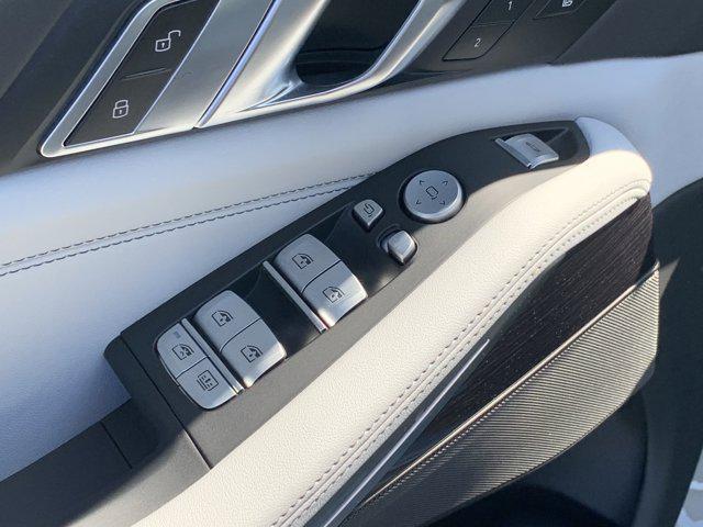 new 2025 BMW X7 car, priced at $99,065