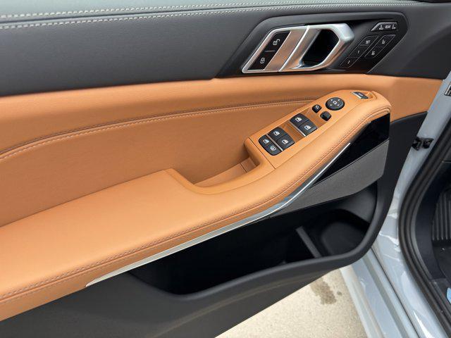 new 2026 BMW X7 car, priced at $102,885