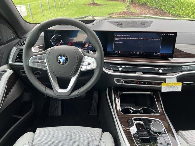 new 2025 BMW X7 car, priced at $90,695