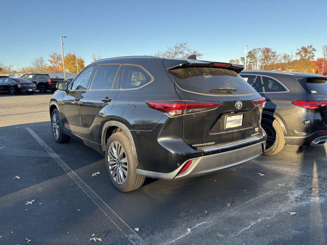 used 2021 Toyota Highlander car, priced at $33,477