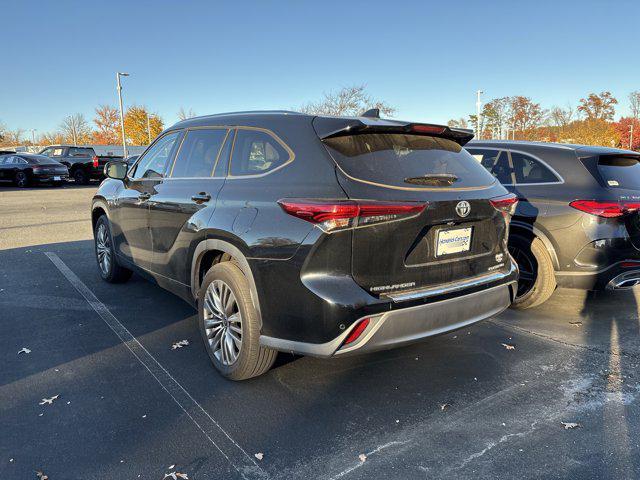 used 2021 Toyota Highlander car, priced at $33,477