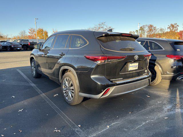 used 2021 Toyota Highlander car, priced at $33,477