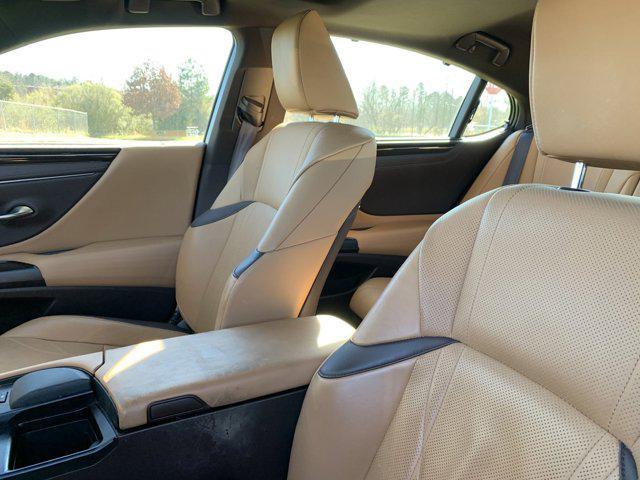 used 2019 Lexus ES 300h car, priced at $30,977