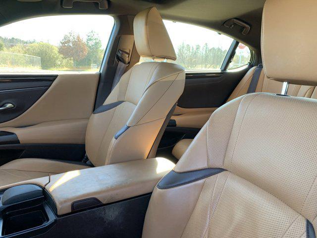 used 2019 Lexus ES 300h car, priced at $30,977