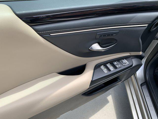 used 2021 Lexus ES 300h car, priced at $32,477
