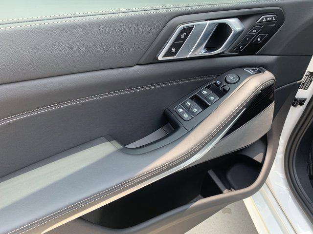 new 2026 BMW X7 car, priced at $101,885