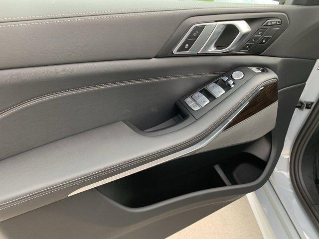 new 2025 BMW X7 car, priced at $96,160