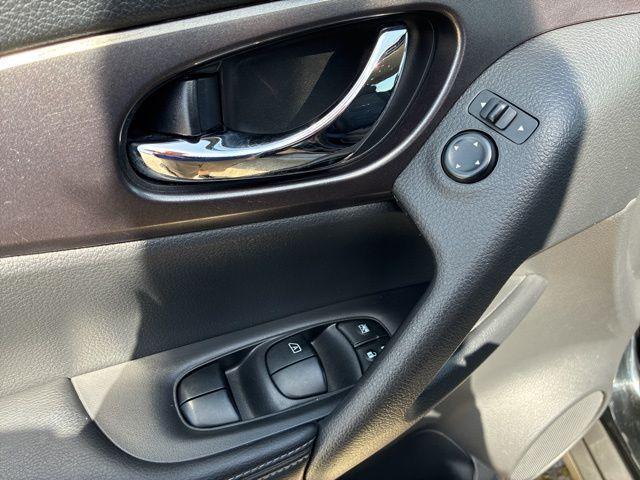 used 2015 Nissan Rogue car