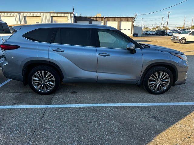 used 2020 Toyota Highlander car, priced at $32,500