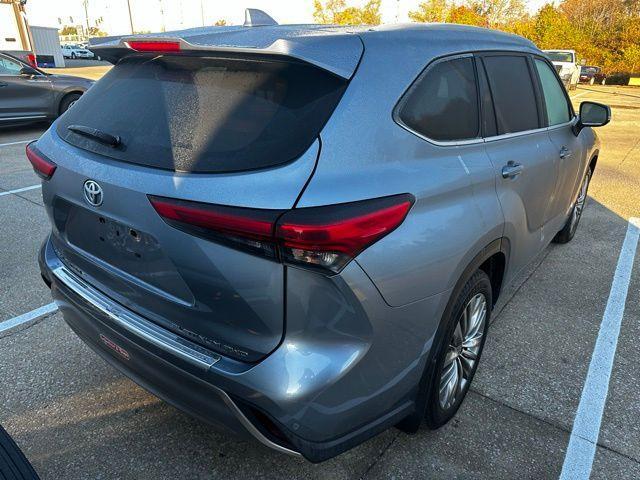 used 2020 Toyota Highlander car, priced at $32,500