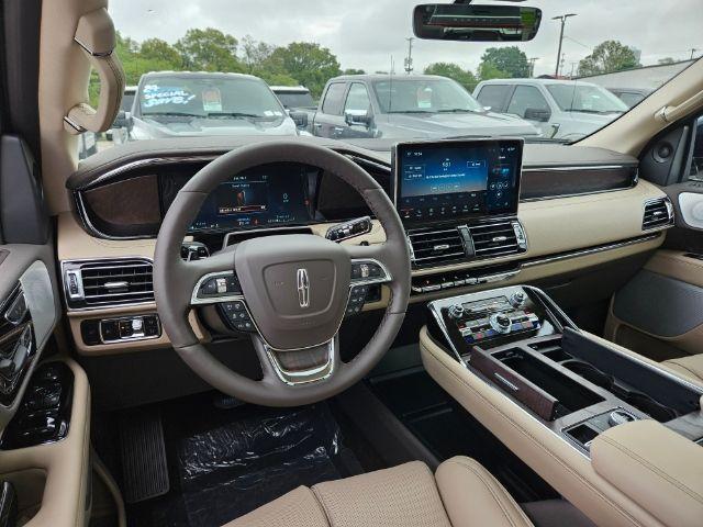 new 2024 Lincoln Navigator car, priced at $101,027