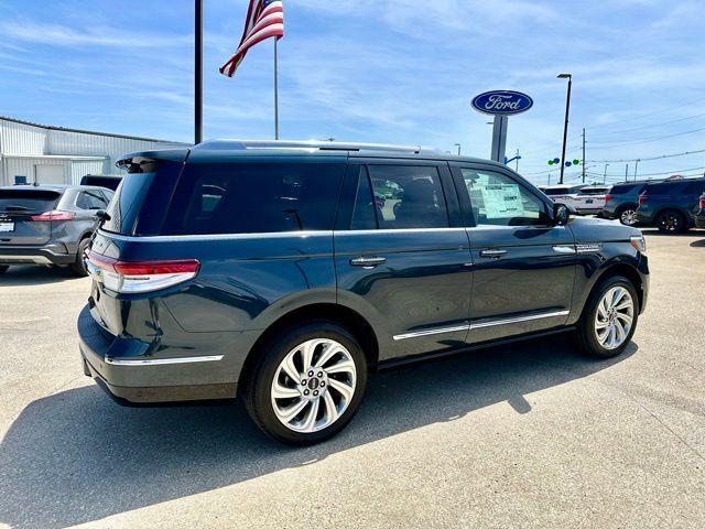 new 2024 Lincoln Navigator car, priced at $98,640