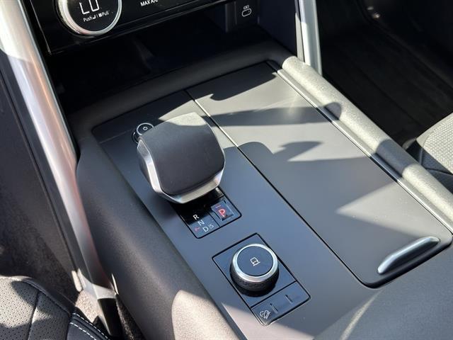 used 2024 Land Rover Discovery car, priced at $48,984