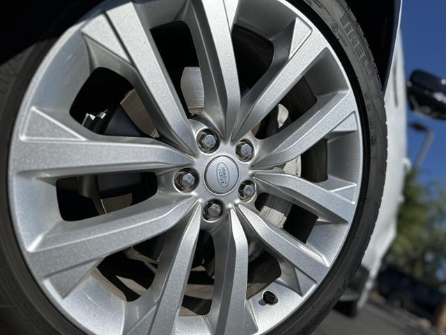 used 2024 Land Rover Discovery car, priced at $48,984