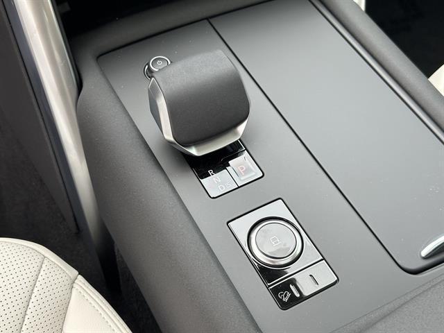 new 2025 Land Rover Discovery car, priced at $63,775