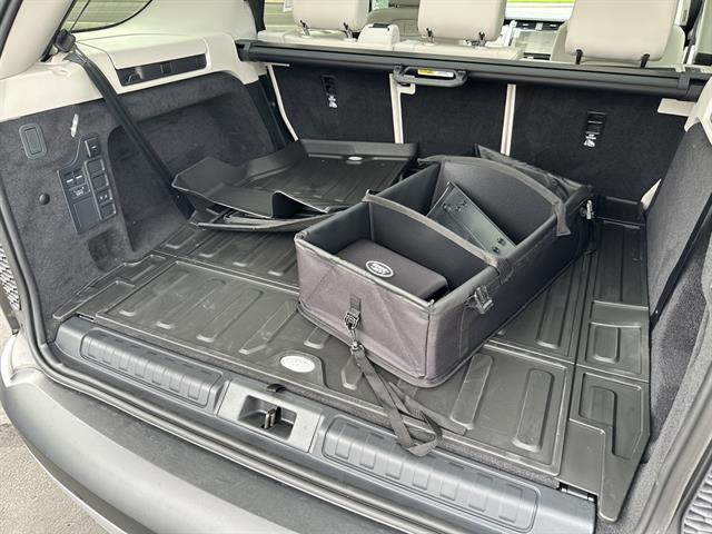 new 2025 Land Rover Discovery car, priced at $63,775