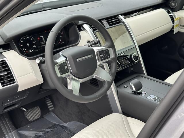 new 2025 Land Rover Discovery car, priced at $63,775
