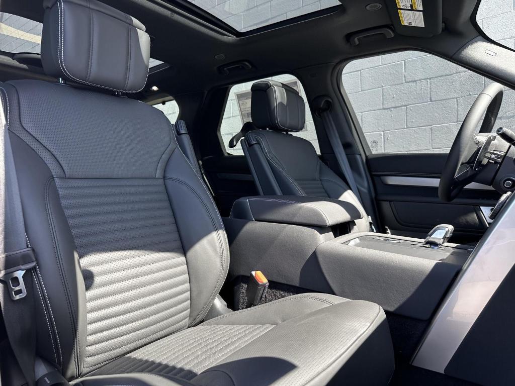 new 2025 Land Rover Discovery car, priced at $77,968