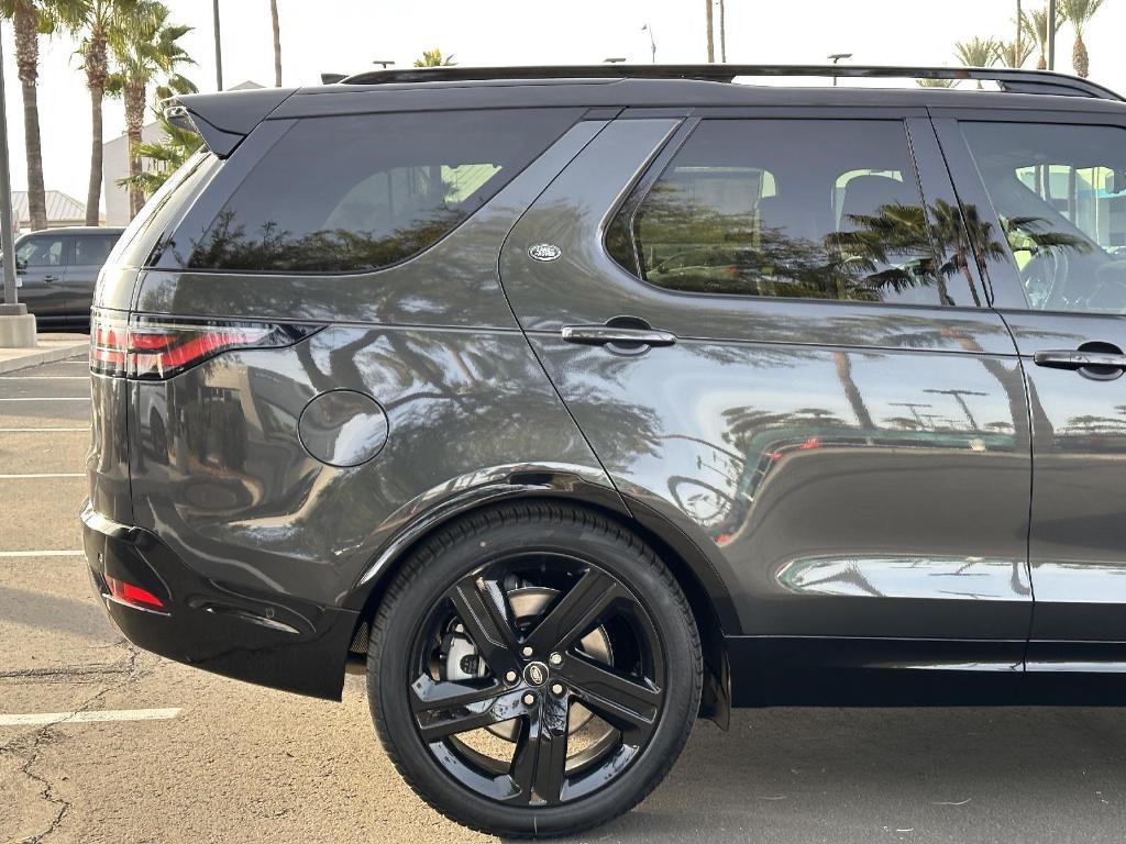 new 2025 Land Rover Discovery car, priced at $84,478