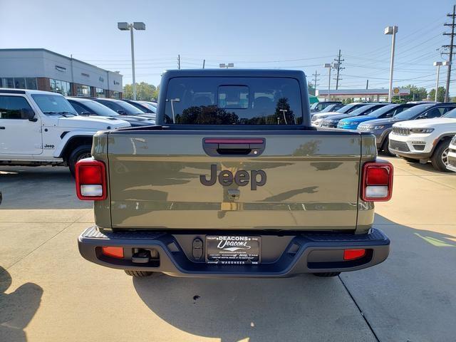 new 2025 Jeep Gladiator car, priced at $46,297