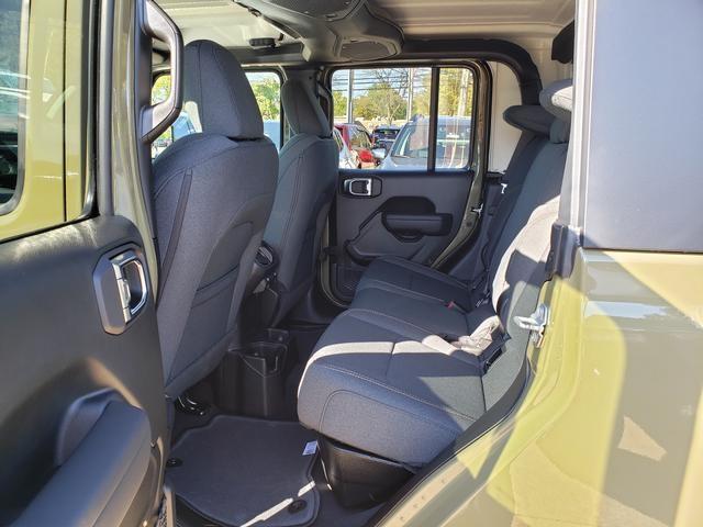 new 2025 Jeep Gladiator car, priced at $46,297