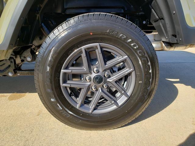 new 2025 Jeep Gladiator car, priced at $46,297