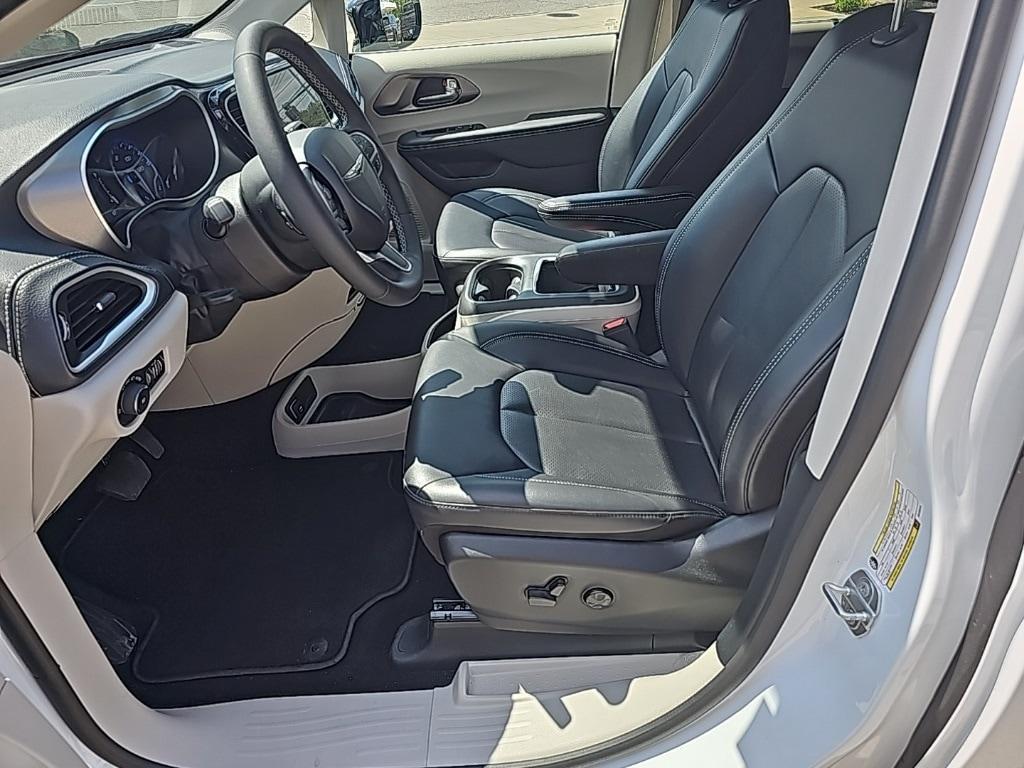 used 2024 Chrysler Pacifica car, priced at $39,681