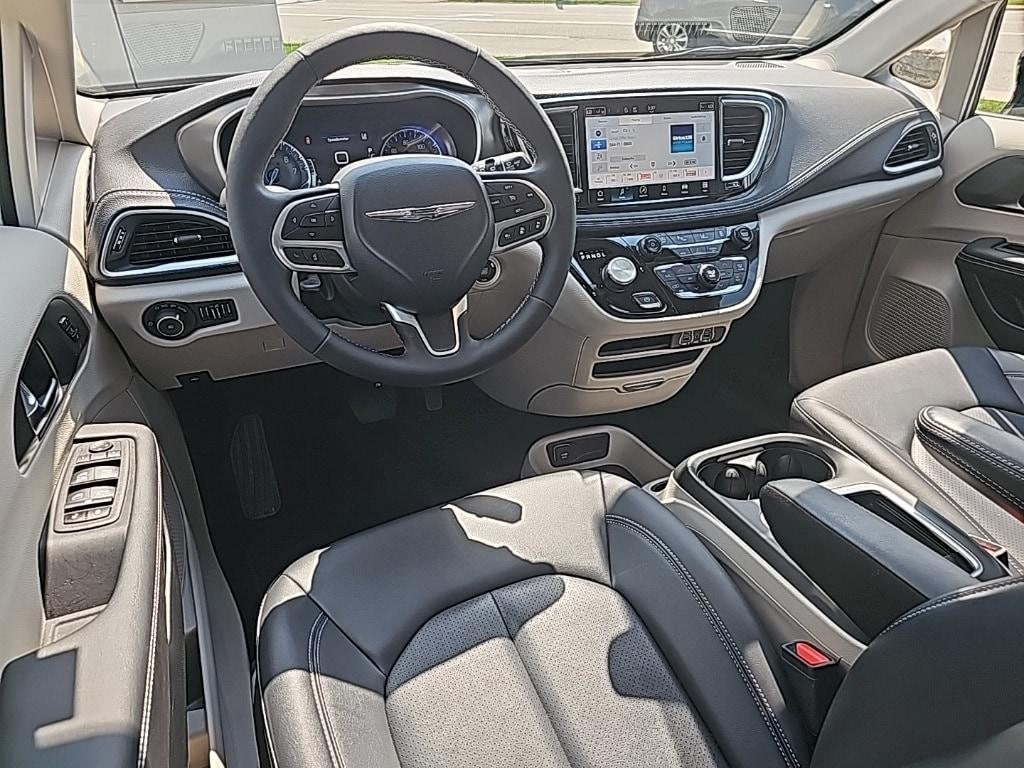 used 2024 Chrysler Pacifica car, priced at $39,681