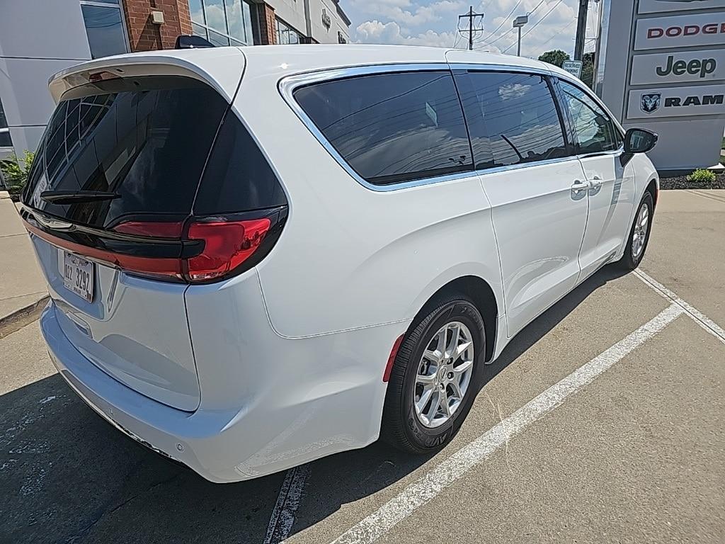 used 2024 Chrysler Pacifica car, priced at $39,681