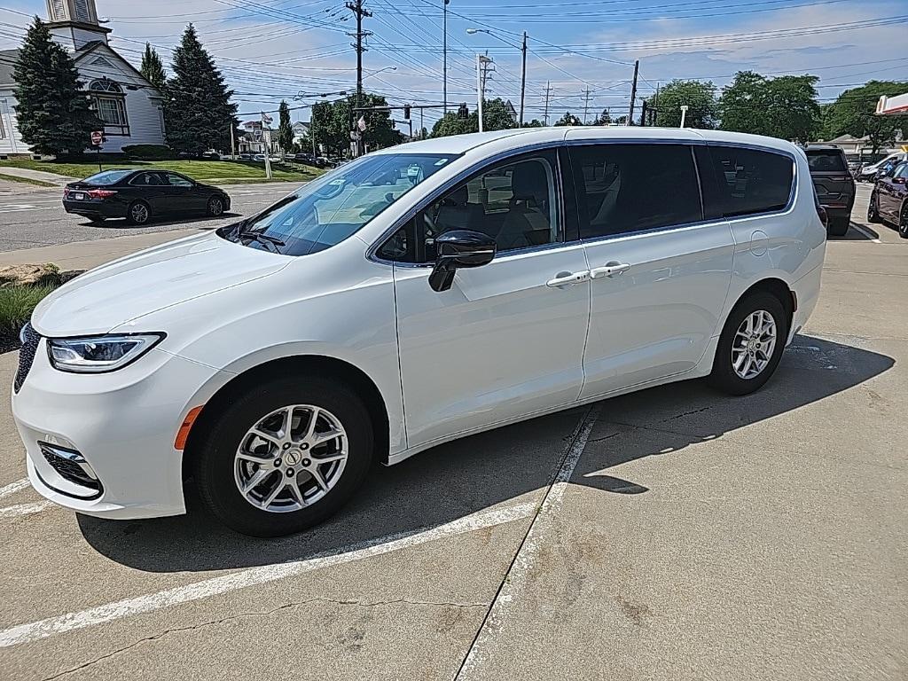 used 2024 Chrysler Pacifica car, priced at $39,681