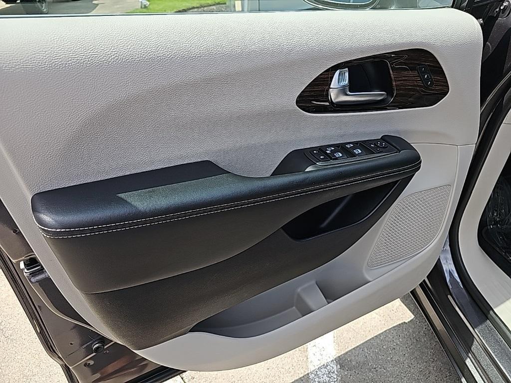 used 2021 Chrysler Pacifica car, priced at $38,481