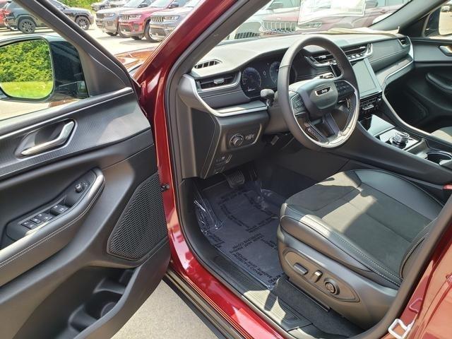 new 2025 Jeep Grand Cherokee car, priced at $46,875